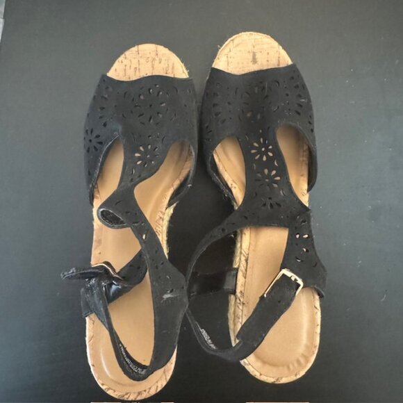 Seychelles Y2K Black Wedge Perforated Floral Cork Sandals. Size 8 - Picture 6 of 6